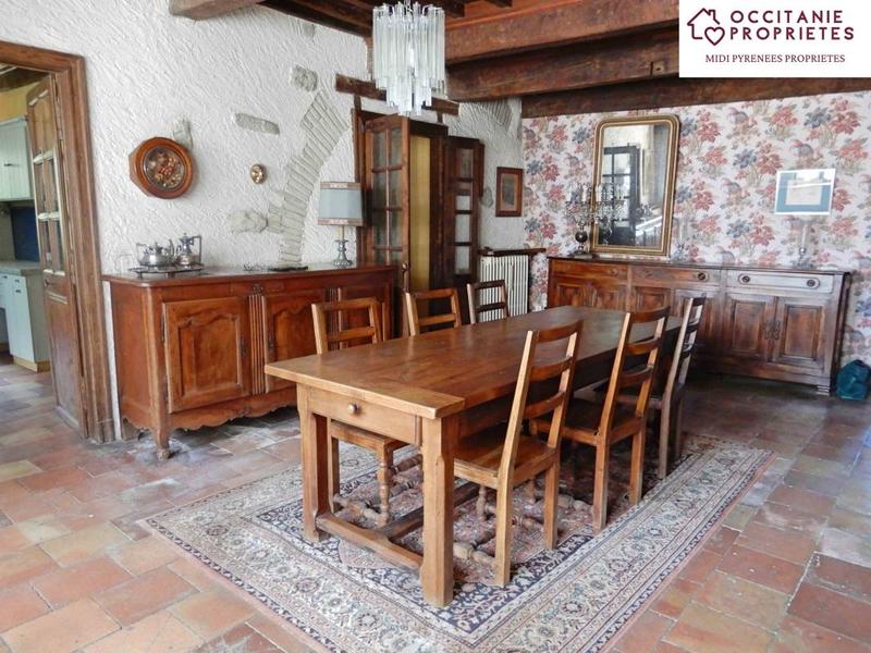 Demeure - 303 m² - 10 pièces