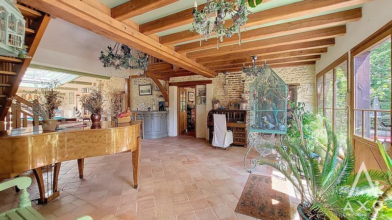 Maison - 371 m² - 12 pièces