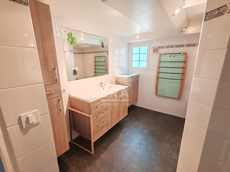 Maison - 196 m² - 7 pièces