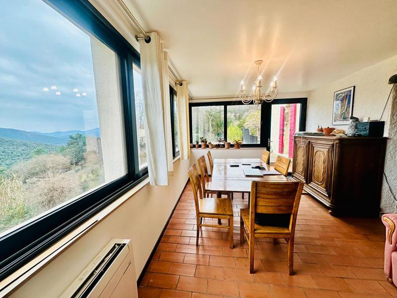 Maison - 211 m² - 8 pièces