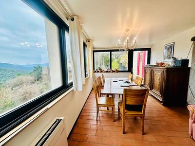 Maison - 211 m² - 8 pièces