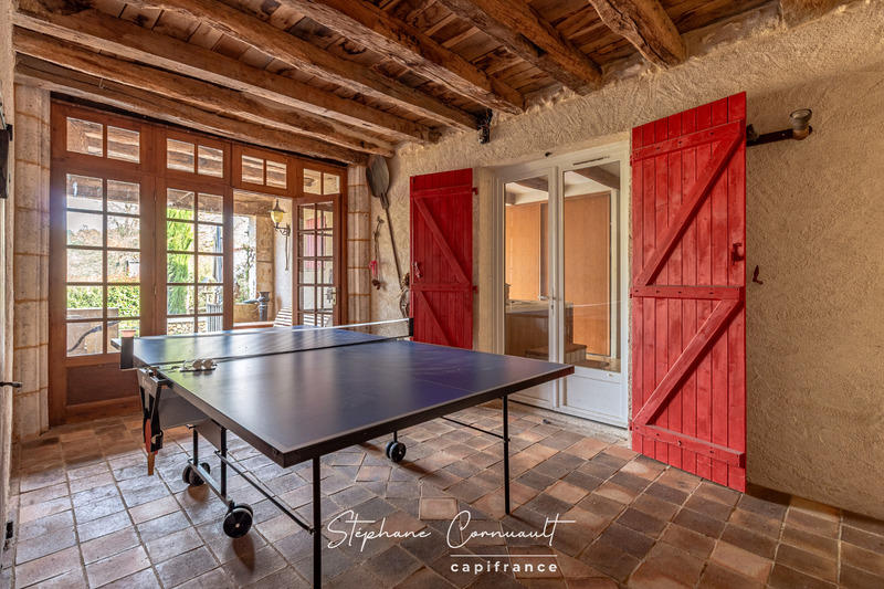 Propriété - 251 m² - 7 pièces