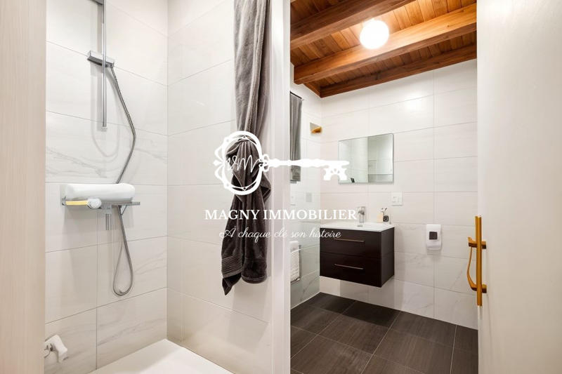 Maison - 220 m² - 7 pièces