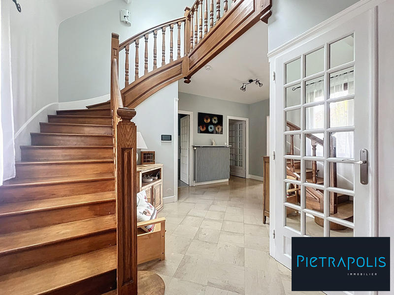 Villa - 313 m² - 8 pièces