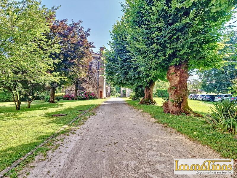 Propriété - 635 m² - 20 pièces