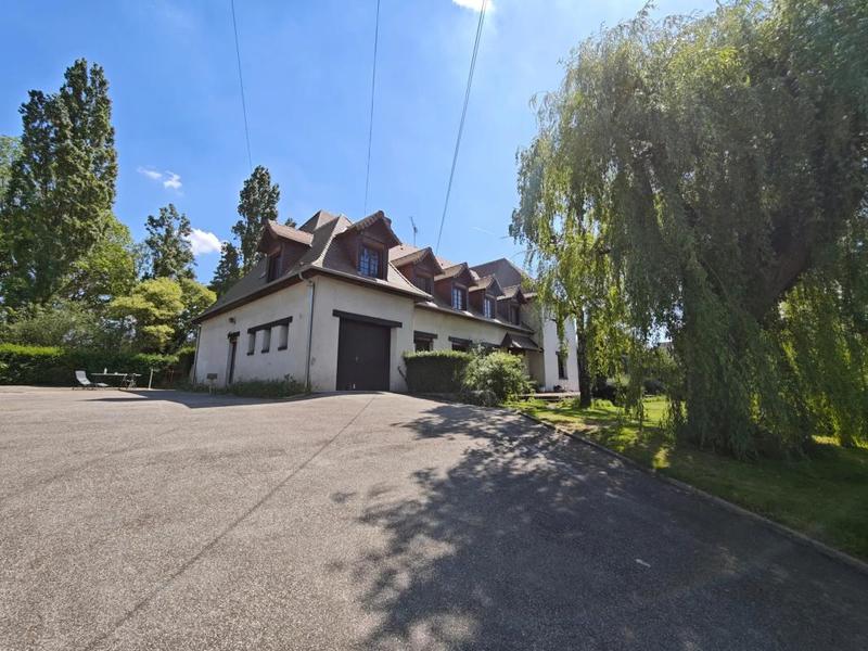 Maison - 362 m² - 12 pièces