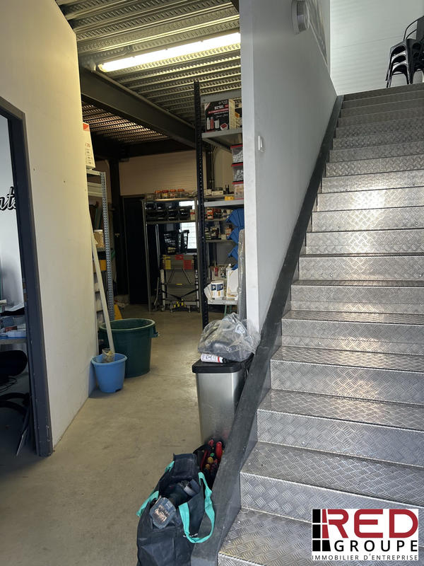 Entrepôt - 180 m²