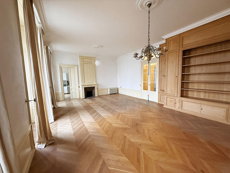 Appartement - 169 m² - 5 pièces