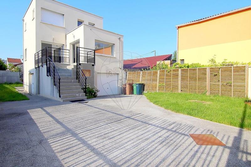 Immeuble - 169 m² - 11 pièces