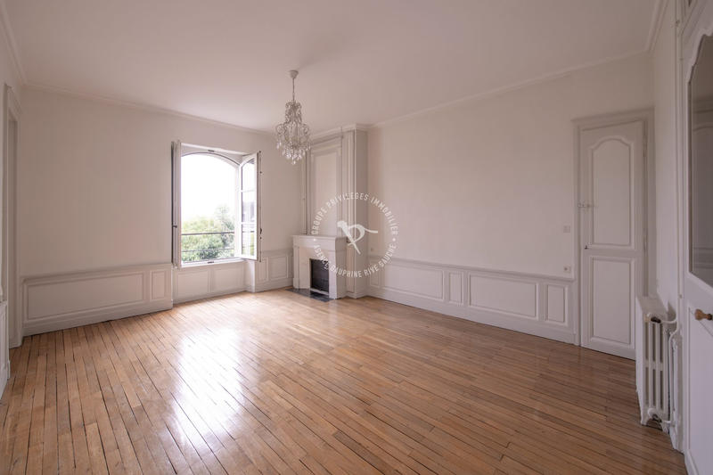 Appartement - 239 m² - 8 pièces