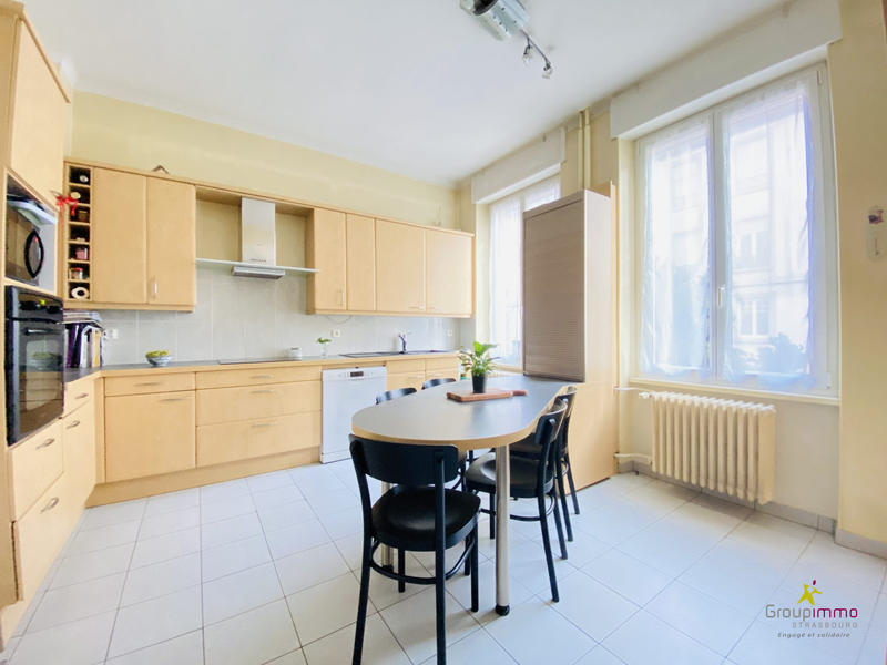 Maison - 195 m² - 8 pièces