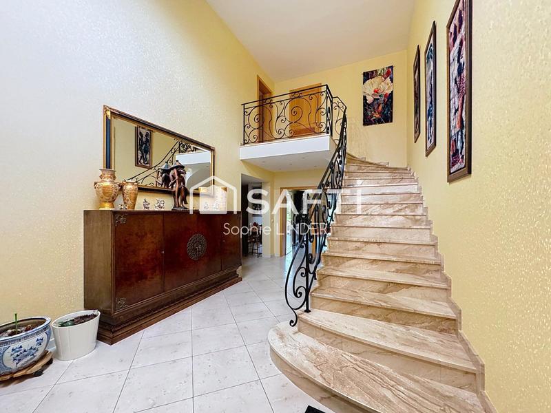 Maison - 253 m² - 6 pièces