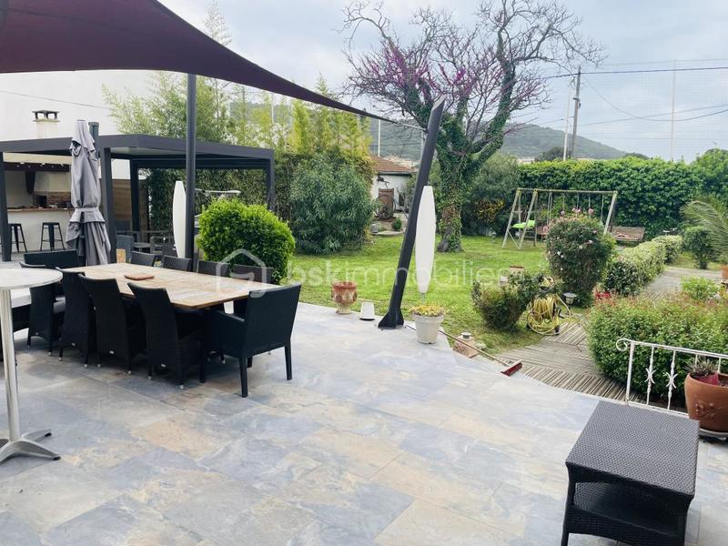 Demeure - 200 m² - 7 pièces