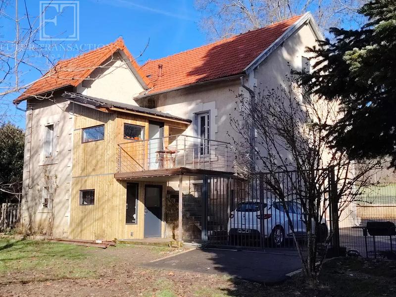 Maison - 180 m² - 12 pièces