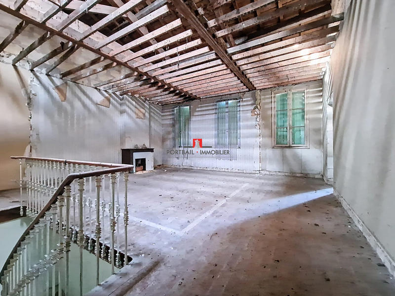 Maison - 260 m² - 10 pièces