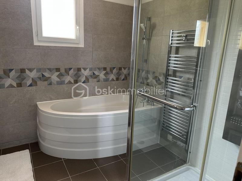 Maison - 92 m² - 4 pièces