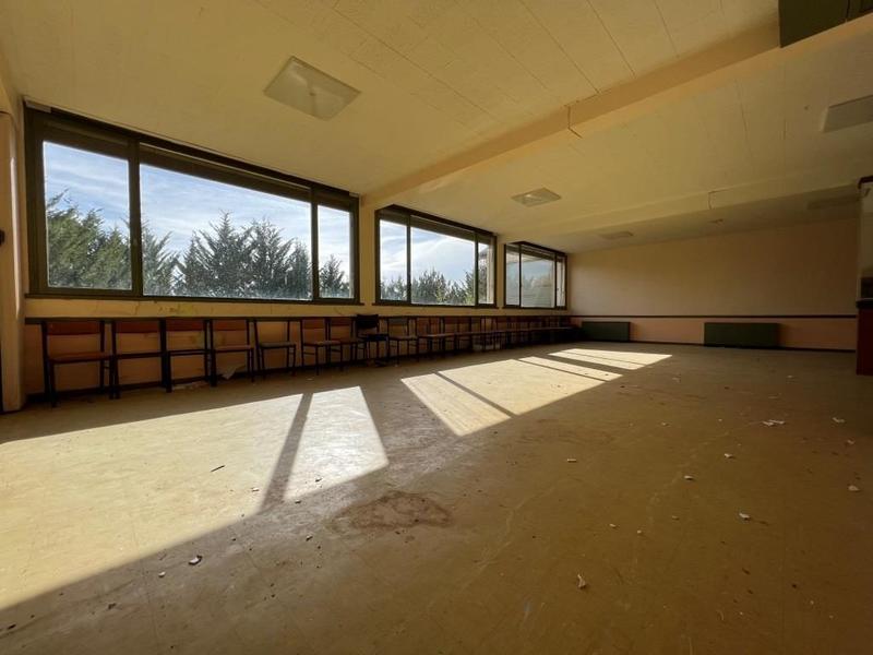 Maison - 1 238 m² - 20 pièces