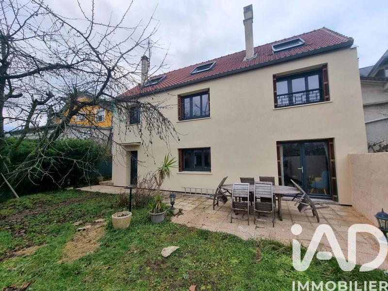 Maison - 182 m² - 9 pièces