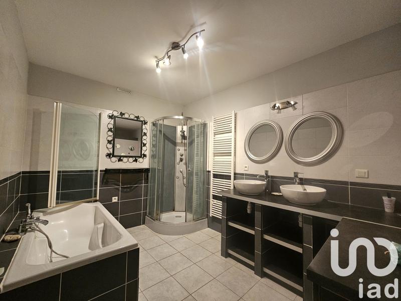 Maison - 210 m² - 6 pièces