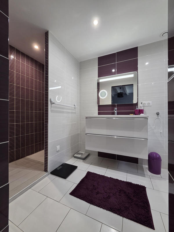 Maison - 222 m² - 7 pièces