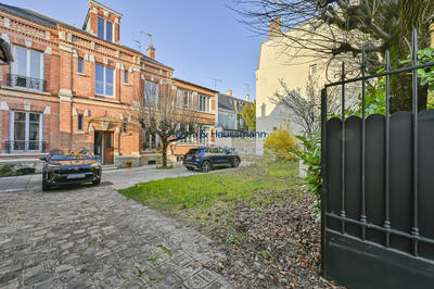 Maison - 617 m² - 12 pièces