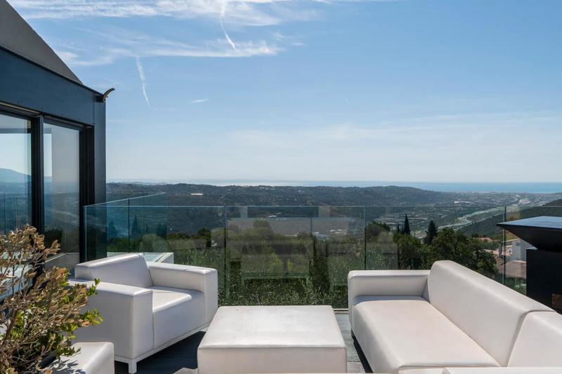 Villa - 233 m² - 8 pièces