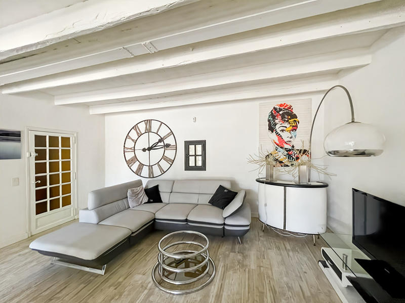 Maison - 250 m² - 6 pièces