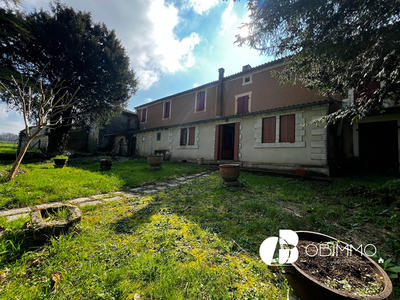 Maison - 284 m² - 10 pièces