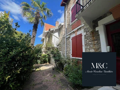 Appartement - 194 m² - 9 pièces