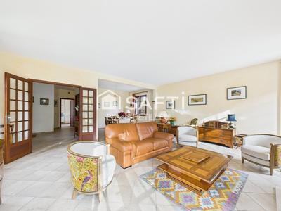 Maison - 201 m² - 8 pièces