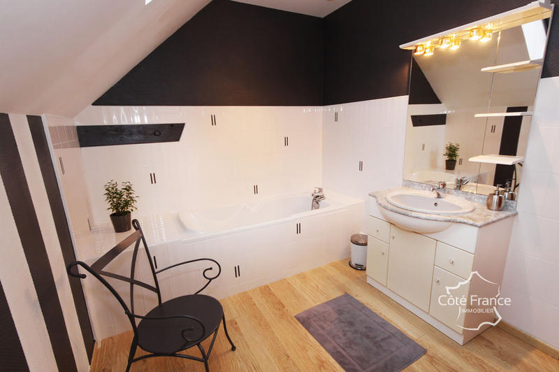 Propriété - 553 m² - 22 pièces