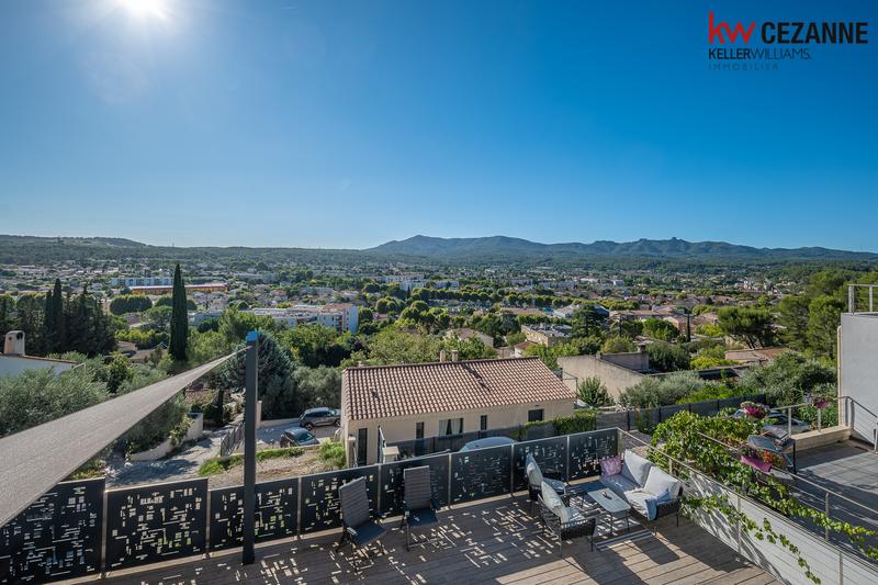 Maison - 248 m² - 8 pièces