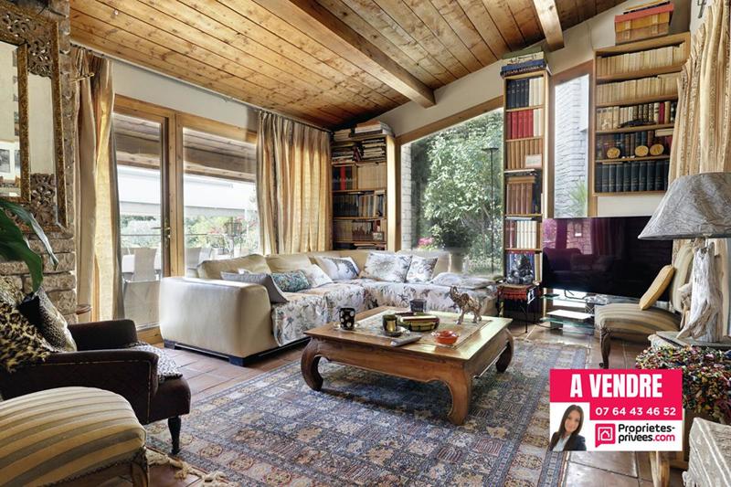 Demeure - 235 m² - 6 pièces