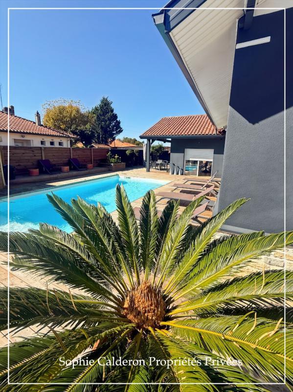 Maison - 250 m² - 9 pièces