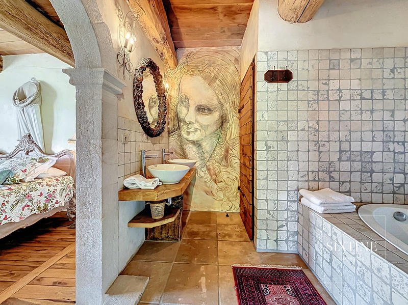 Maison ancienne - 552 m² - 10 pièces