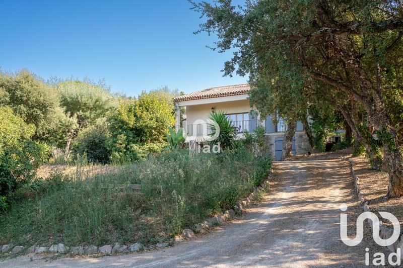 Maison - 220 m² - 6 pièces