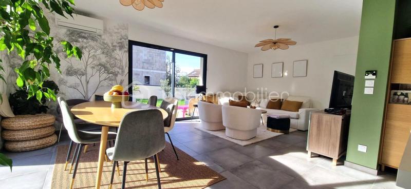 Maison - 93 m² - 4 pièces