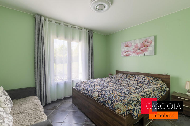 Maison - 212 m² - 9 pièces