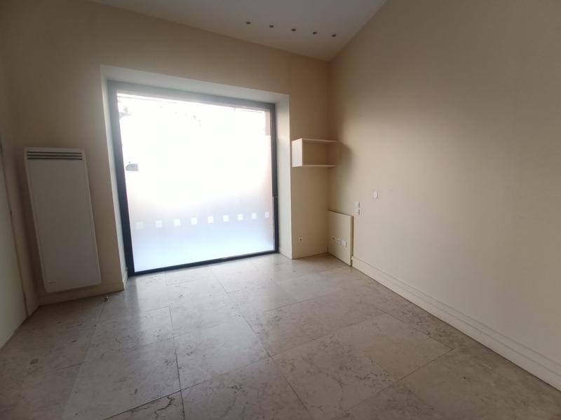 Local commercial - 4 pièces