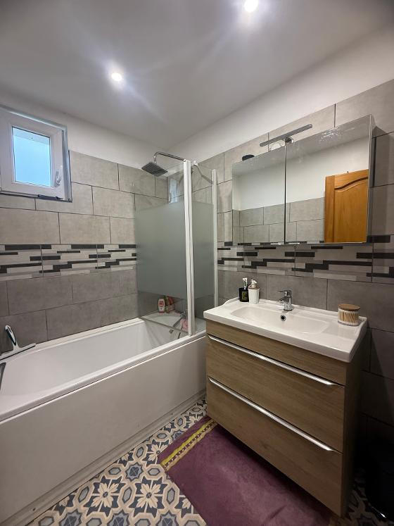 Maison - 80 m² - 5 pièces