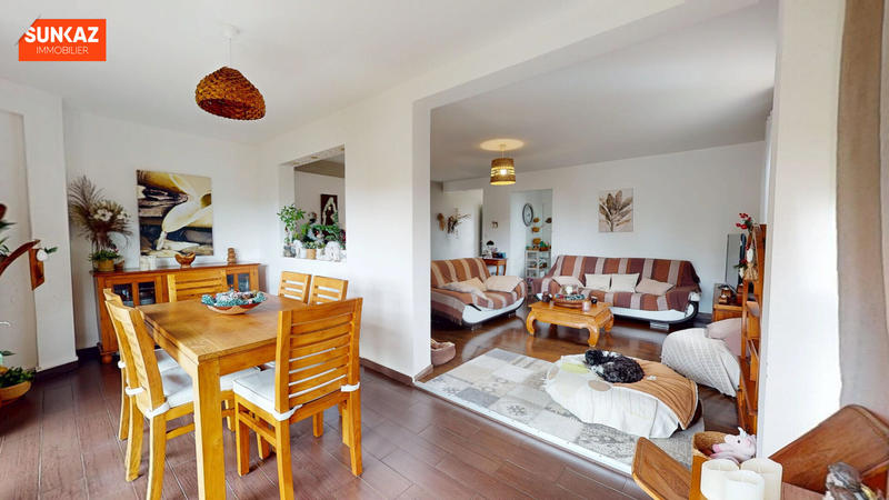 Appartement - 82 m² - 4 pièces