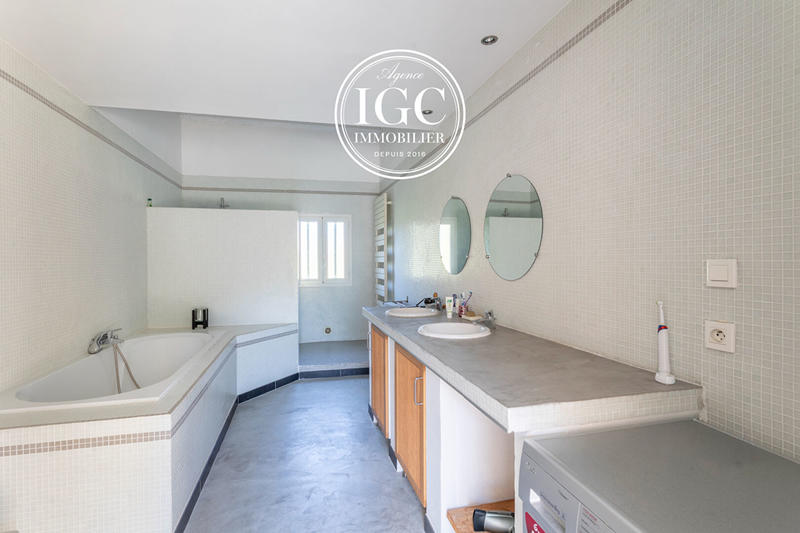 Villa - 240 m² - 5 pièces