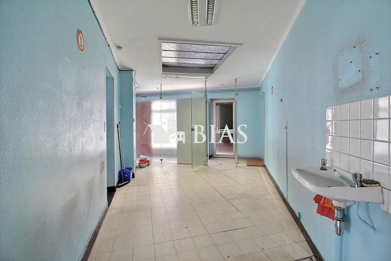 Local d'activités - 285 m² - 9 pièces