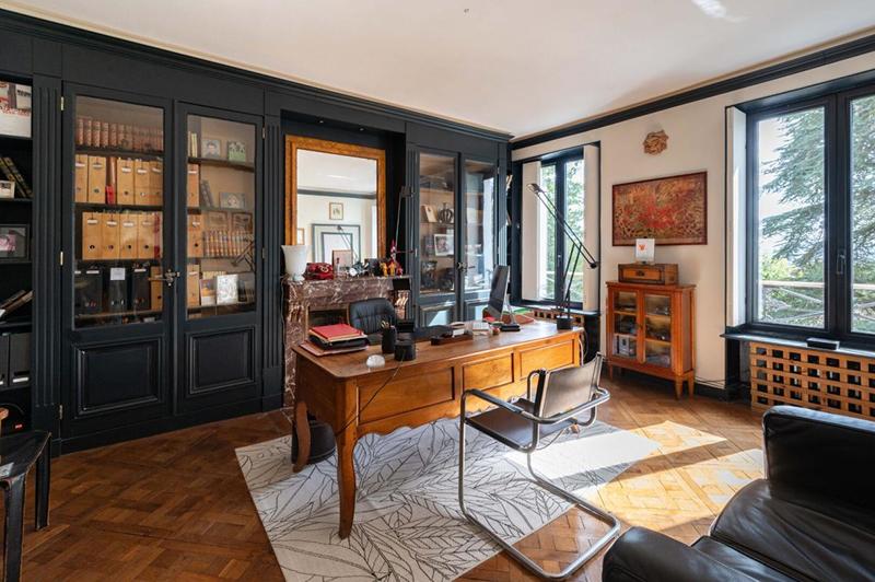 Demeure - 276 m² - 11 pièces