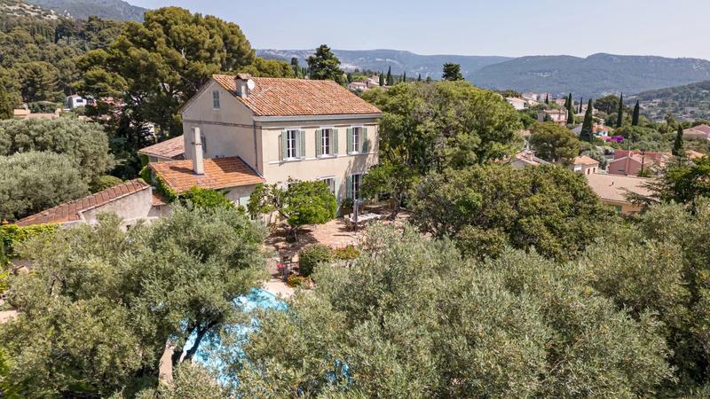 Propriété - 564 m² - 16 pièces