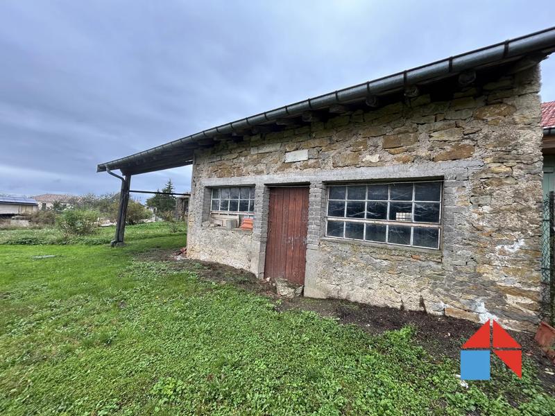 Maison de village - 580 m² - 6 pièces