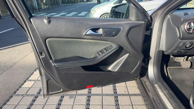 Mercedes Classe a 200 d 136 7g-Dct Business Edition - Automatique Toit ouvrant