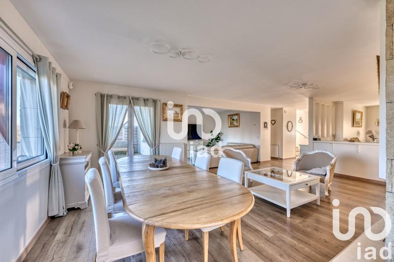 Maison - 237 m² - 8 pièces