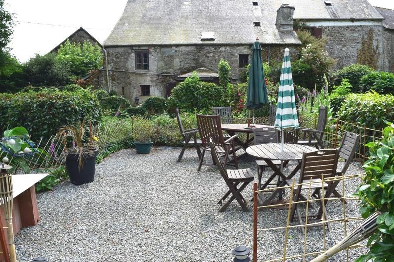 Maison - 240 m² - 8 pièces