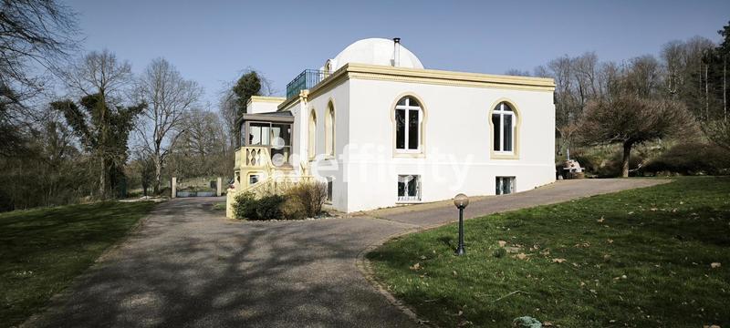 Maison - 254 m² - 9 pièces